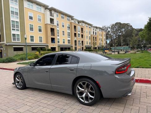 Used 2017 Dodge Charger R/T w/ Navigation & Travel Group RWD image 8