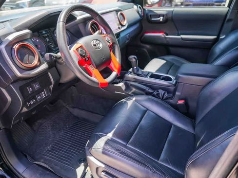 Used 2021 Toyota Tacoma TRD Off-Road w/ TRD Premium Off Road Package AWD/4WD image 16