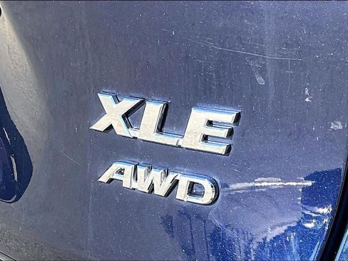 Used 2023 Toyota RAV4 XLE Premium image 10
