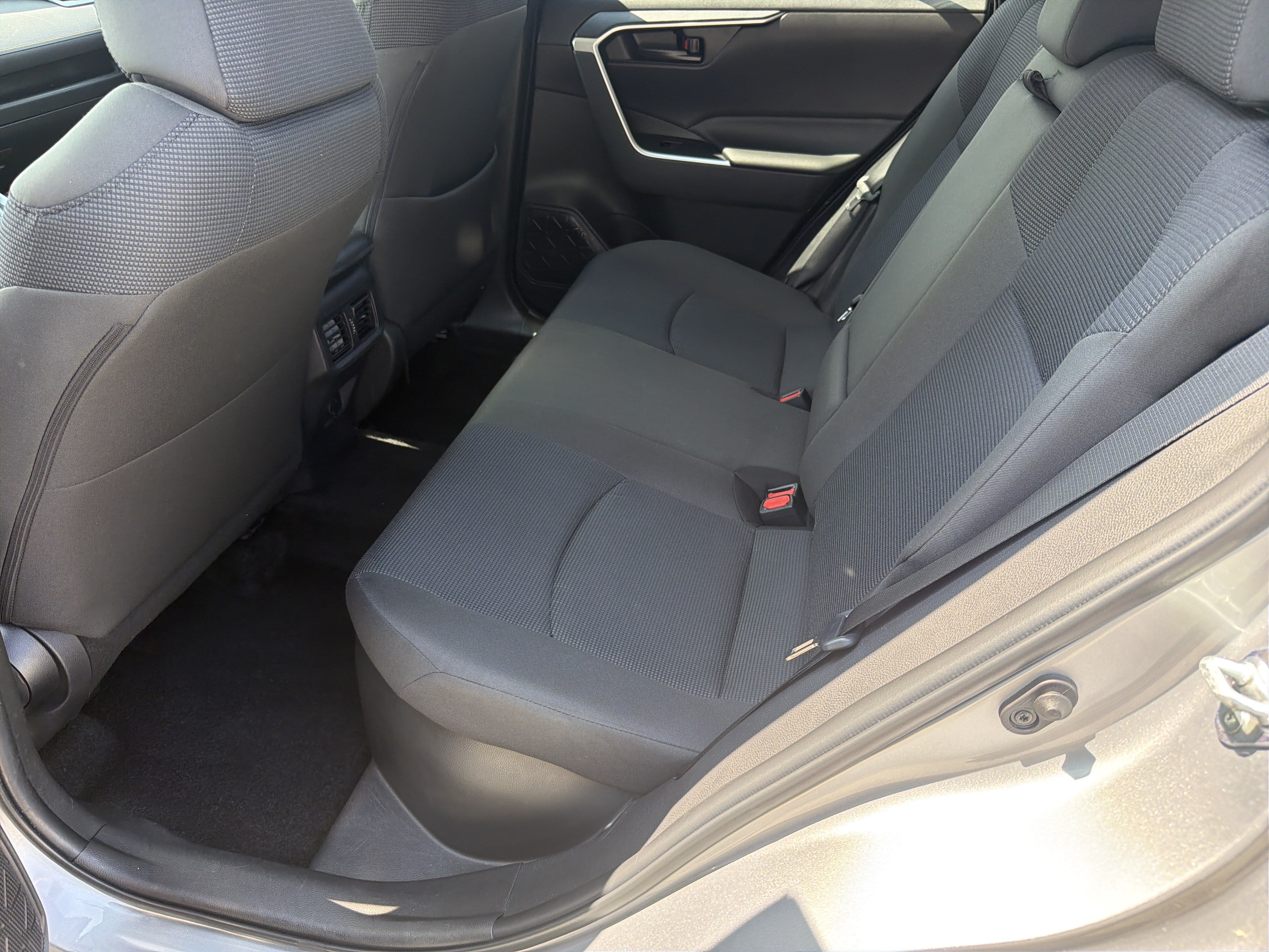 Certified 2025 Toyota RAV4 LE AWD/4WD image 31