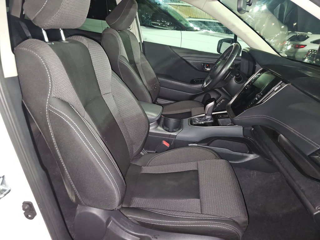 Used 2025 Subaru Outback Premium AWD/4WD image 13