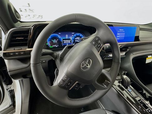 New 2025 Toyota Crown Signia image 6