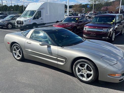 Used 2000 Chevrolet Corvette Coupe w/ Memory Pkg RWD image 3