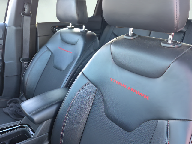 Used 2025 Jeep Compass Trailhawk AWD/4WD image 11