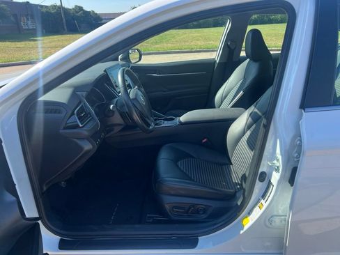 Used 2024 Toyota Camry SE FWD image 5