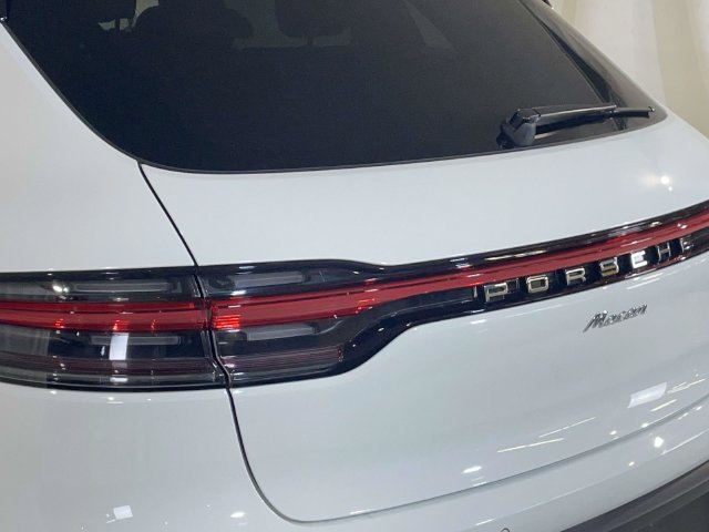 Certified 2026 Porsche Macan AWD/4WD image 12