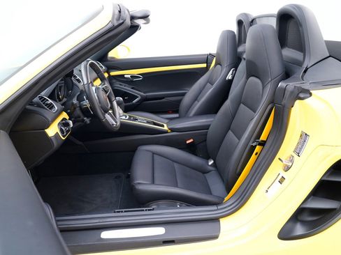 Used 2025 Porsche 718 Boxster S image 17