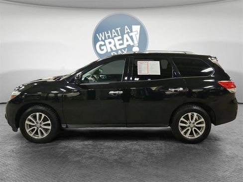 Used 2015 Nissan Pathfinder SV image 7