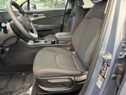 Used 2025 Kia Sportage LX FWD image 24