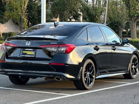 Used 2023 Honda Civic Sport image 4