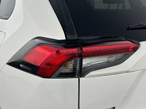 Used 2021 Toyota RAV4 LE w/ Carpet Mat Package (TMS) FWD image 23