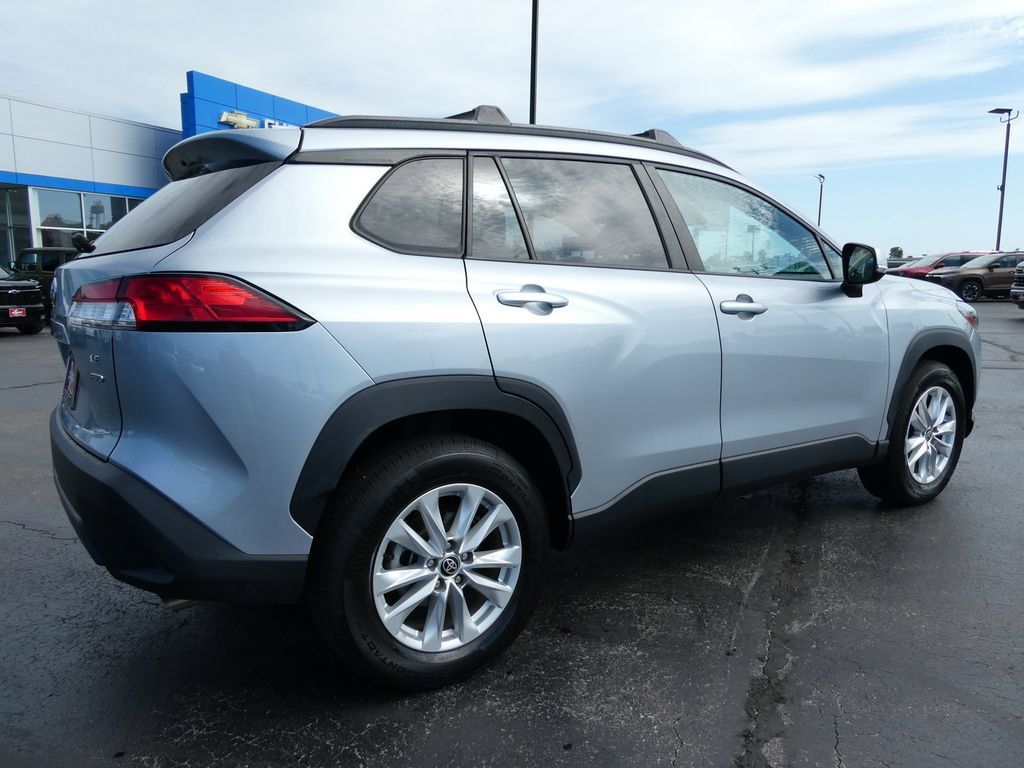 Used 2022 Toyota Corolla Cross LE AWD/4WD image 4