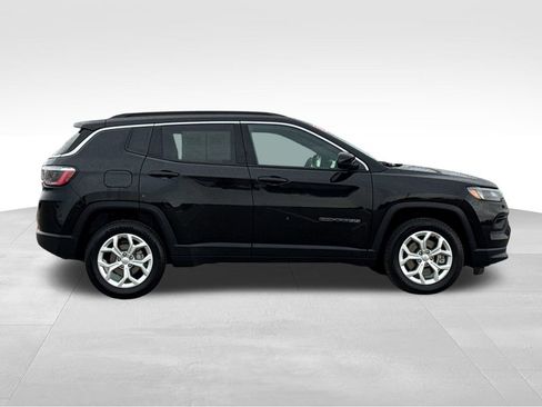 Used 2024 Jeep Compass Latitude AWD/4WD image 6