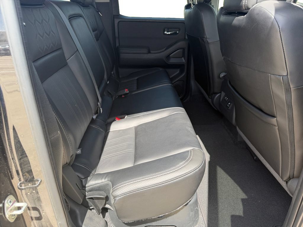 Used 2024 Nissan Frontier SL w/ Technology Package RWD image 17