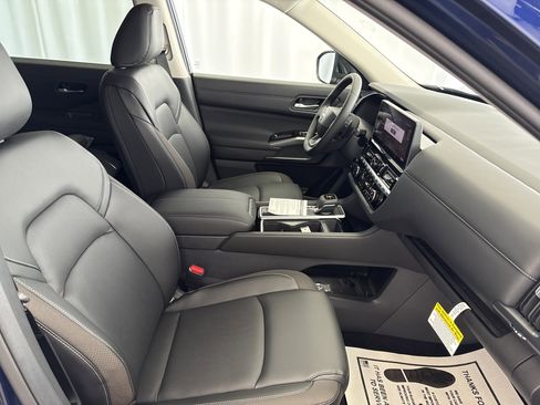 New 2026 Nissan Pathfinder SL image 12
