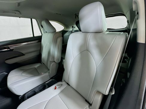Used 2020 Toyota Highlander Limited AWD/4WD image 24