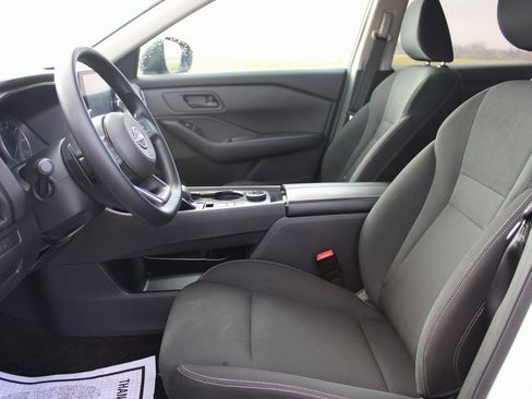 Used 2024 Nissan Rogue S image 9