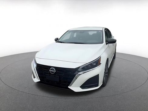 Used 2025 Nissan Altima 2.5 SV image 6