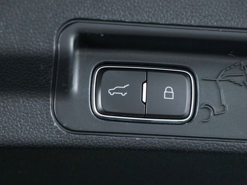 Used 2020 Ford Explorer XLT w/ Equipment Group 202A RWD image 31