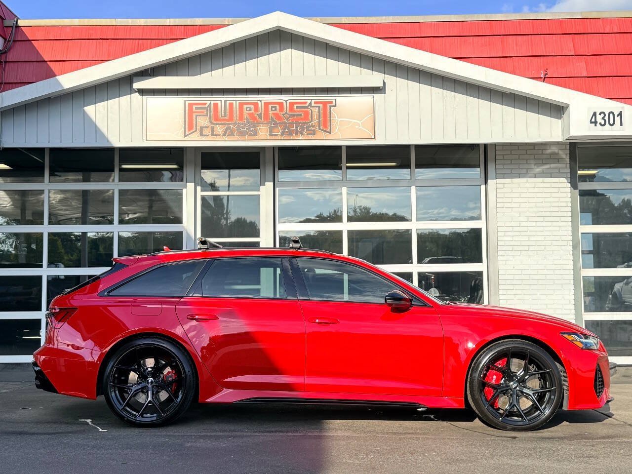 Used 2021 Audi RS 6 AWD/4WD image 2