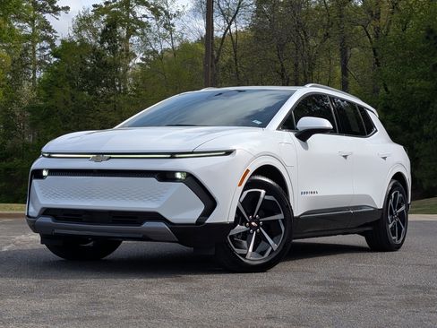 Used 2024 Chevrolet Equinox EV LT image 4