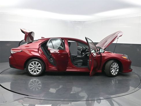 Used 2020 Toyota Camry LE image 35