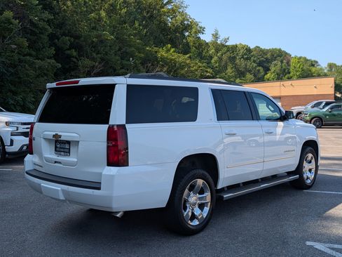Used 2018 Chevrolet Suburban LT w/ LT Signature Package RWD image 9
