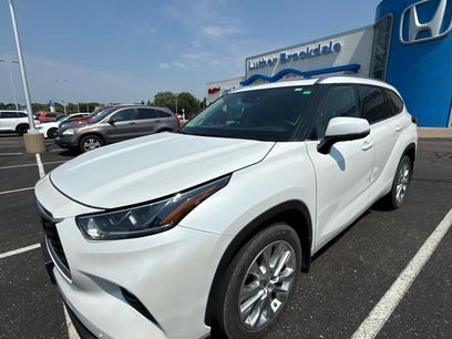 Used 2022 Toyota Highlander Limited