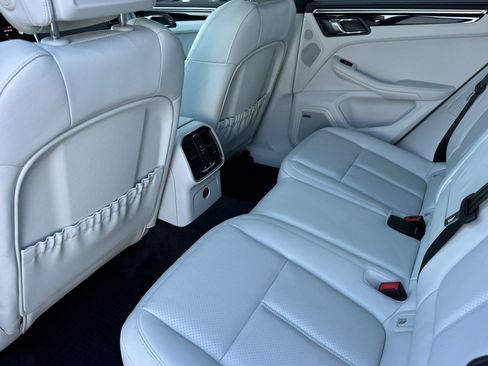 Certified 2023 Porsche Macan S AWD/4WD image 13