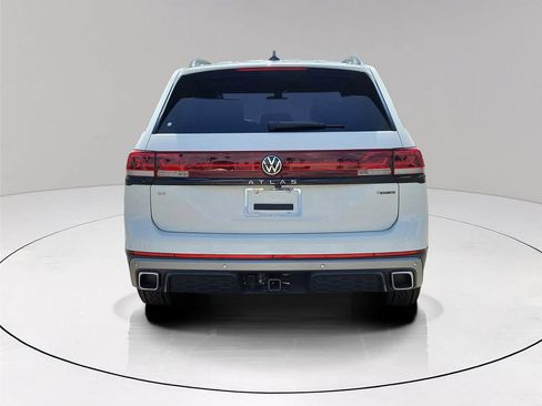 Used 2024 Volkswagen Atlas Peak Edition SE AWD/4WD image 5