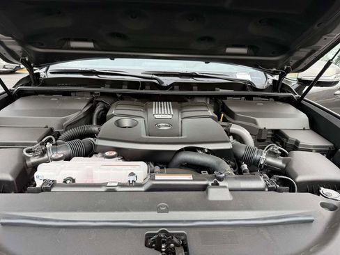 Used 2025 Lexus LX 600 4WD w/ Accessory Package (Z1) image 26