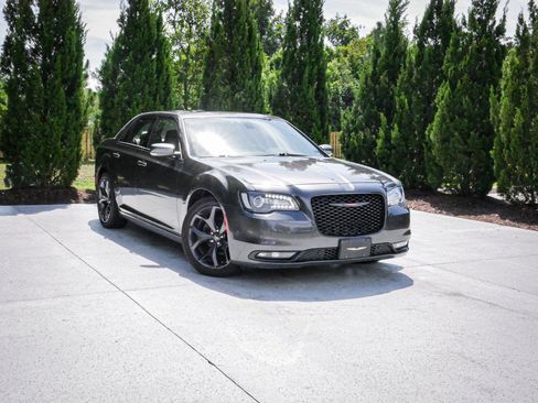 Used 2021 Chrysler 300 S RWD image 2