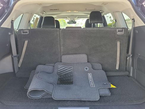 Used 2021 Toyota Highlander XLE image 9