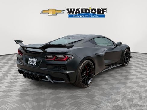 Used 2025 Chevrolet Corvette Z06 RWD image 2