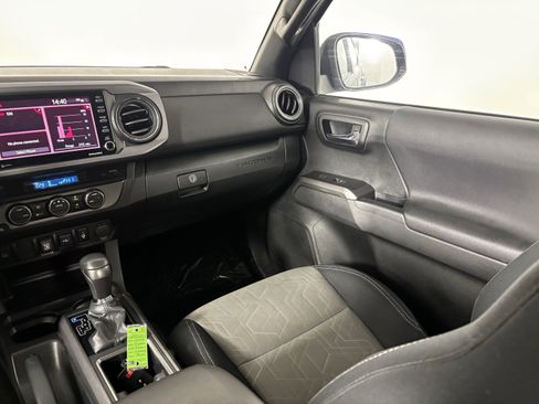 Used 2022 Toyota Tacoma TRD Off-Road image 38