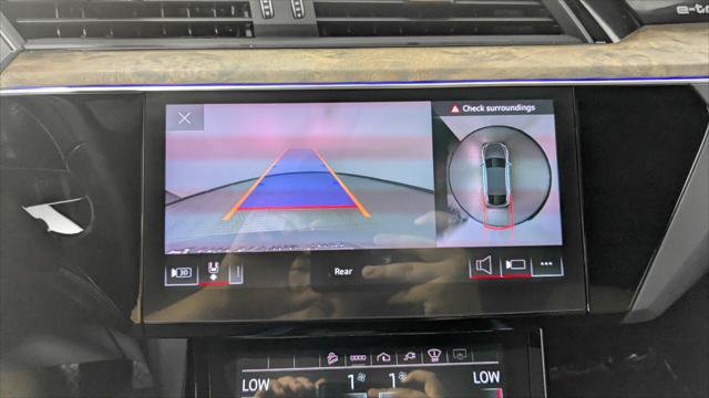 Used 2022 Audi e-tron Prestige w/ Prestige Package AWD/4WD image 30