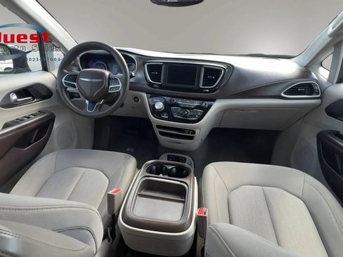 Used 2019 Chrysler Pacifica Touring Plus FWD image 11