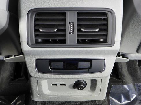 Used 2024 Audi Q5 e Premium Plus w/ Premium Plus Package image 24