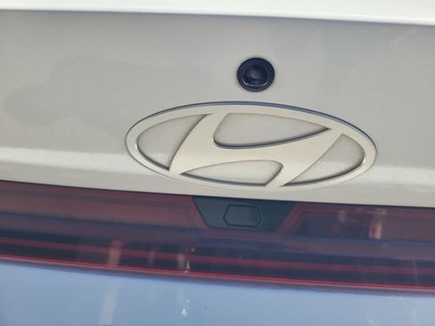 Used 2024 Hyundai Elantra Limited FWD image 7