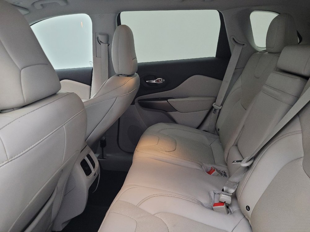 Used 2019 Jeep Cherokee Limited FWD image 18