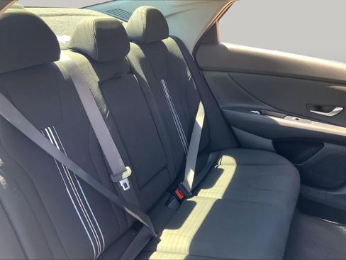 Used 2025 Hyundai Elantra SEL FWD image 19