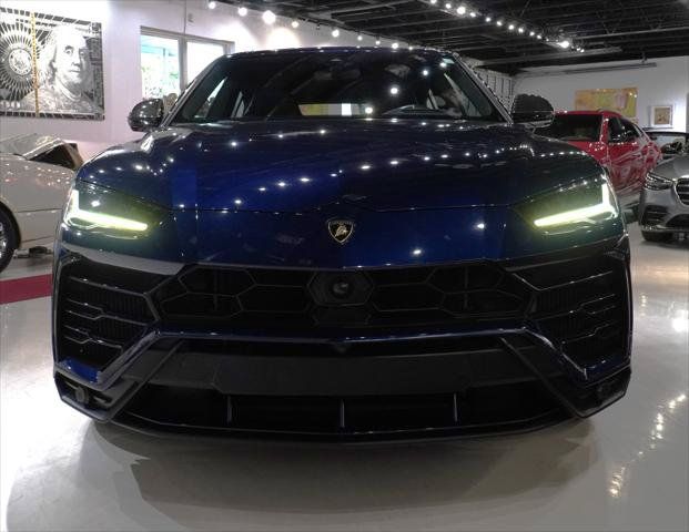 Used 2020 Lamborghini Urus AWD/4WD image 2