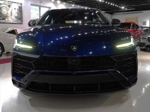 Used 2020 Lamborghini Urus AWD/4WD image 2