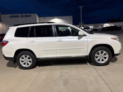 Used 2013 Toyota Highlander Plus AWD/4WD image 4
