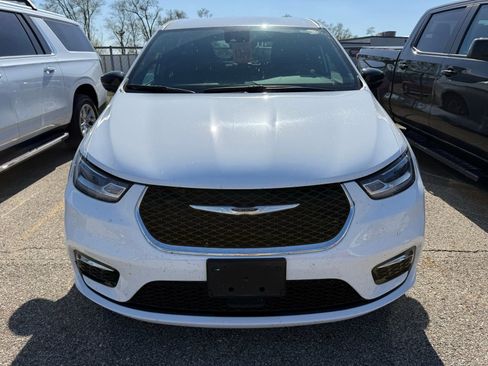 Used 2025 Chrysler Pacifica Select FWD image 6