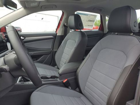 New 2025 Volkswagen Jetta SE image 10