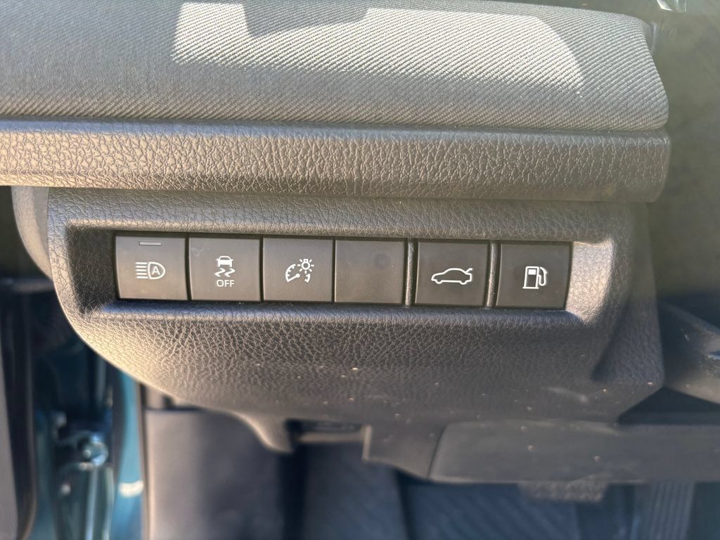 Used 2025 Toyota Camry LE w/ Convenience Package FWD image 23