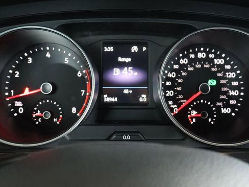 Used 2018 Volkswagen Tiguan S image 2