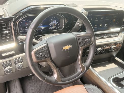 Used 2024 Chevrolet Silverado 2500 High Country w/ High Country Premium Package AWD/4WD image 17