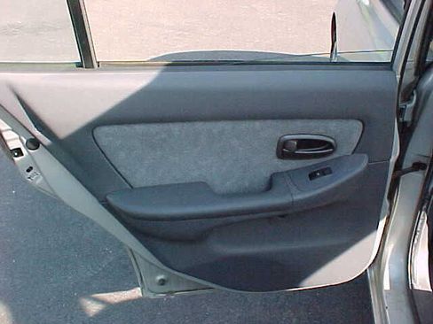 Used 2003 Hyundai Elantra GLS image 11